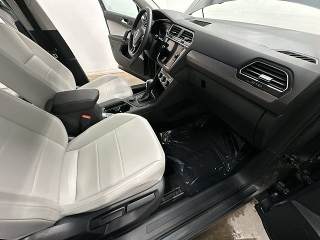 Thumbnail: 2020 Volkswagen Tiguan - 22