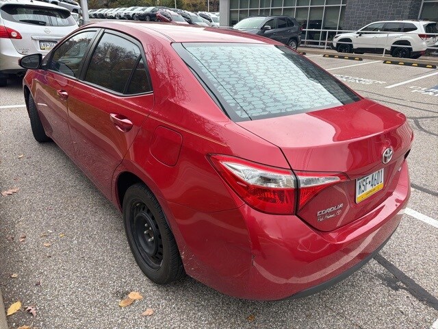2015 Toyota Corolla LE photo 3