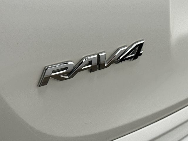 Thumbnail: 2017 Toyota RAV4 - 29