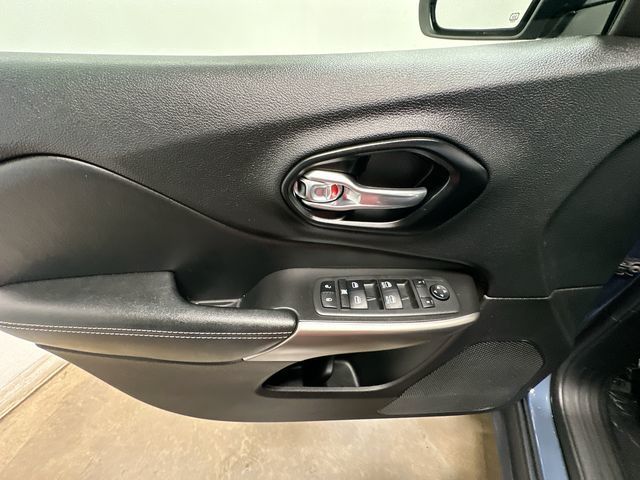 Thumbnail: 2021 Jeep Cherokee - 19