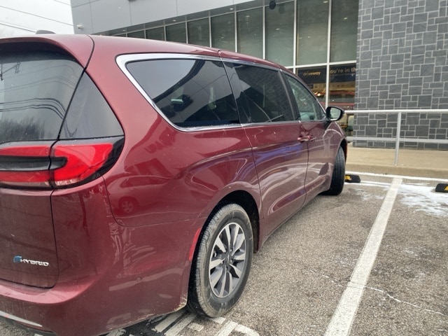 Thumbnail: 2023 Chrysler Pacifica - 10