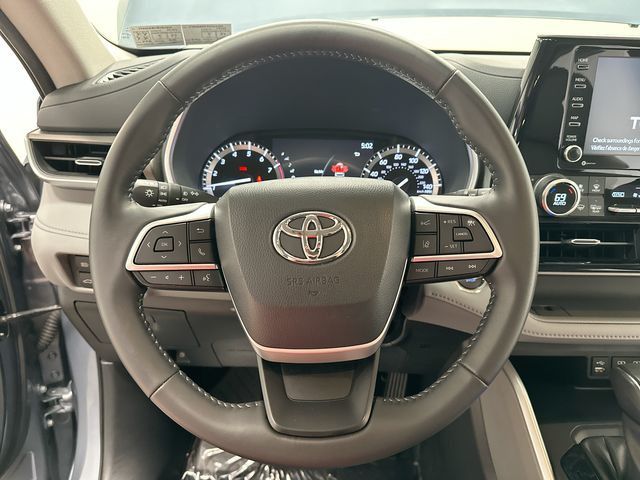 Thumbnail: 2022 Toyota Highlander - 8