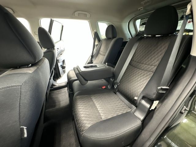 2018 Nissan Rogue SV 18