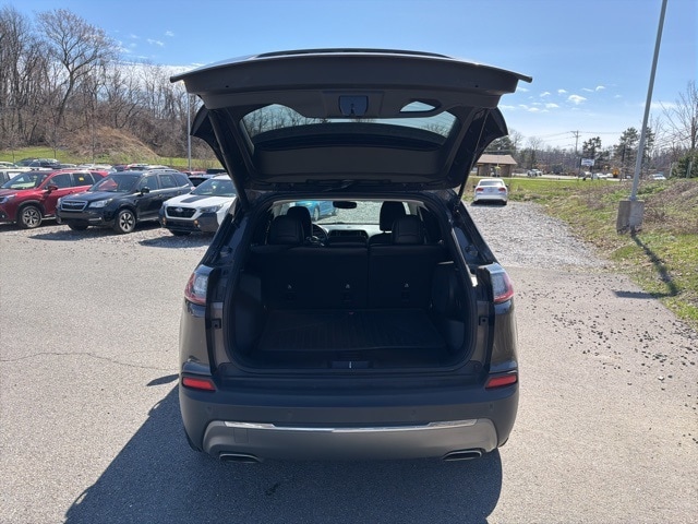 Thumbnail: 2019 Jeep Cherokee - 11