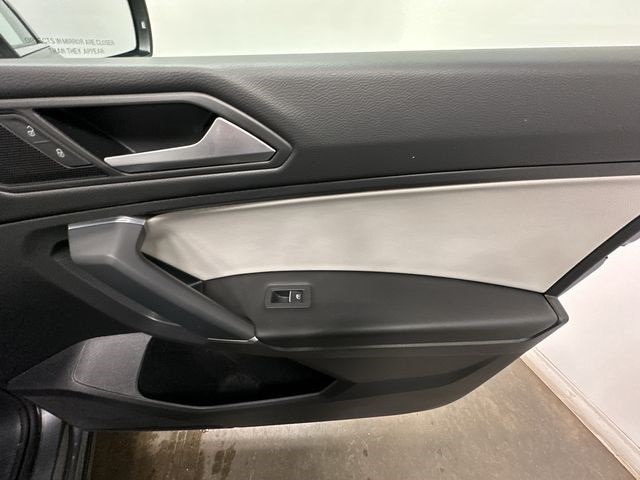 Thumbnail: 2020 Volkswagen Tiguan - 24