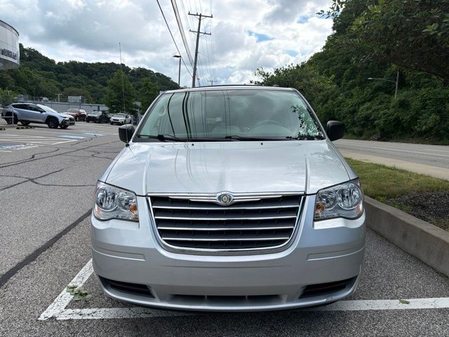 Thumbnail: 2010 Chrysler Town & Country - 2