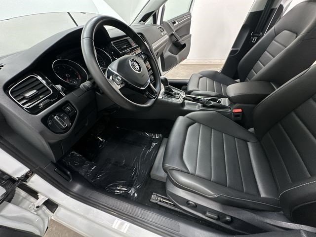 Thumbnail: 2018 Volkswagen e-Golf - 18