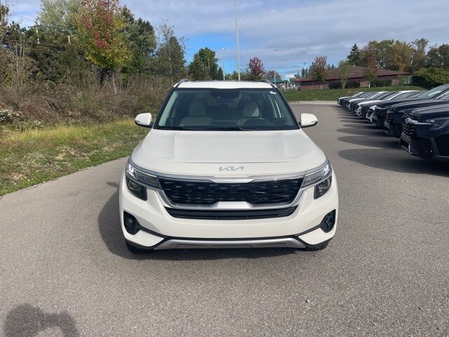 2022 Kia Seltos EX photo 2