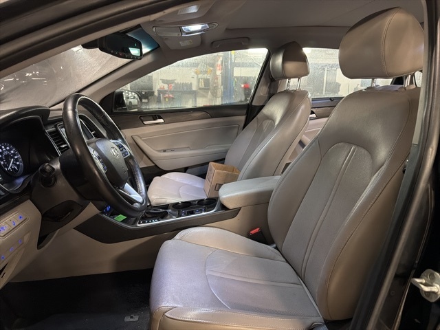 Thumbnail: 2019 Hyundai Sonata - 18