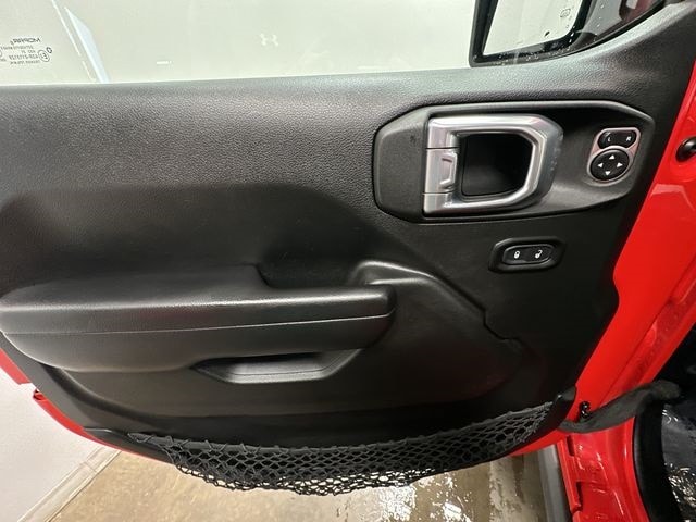 Thumbnail: 2021 Jeep Gladiator - 18