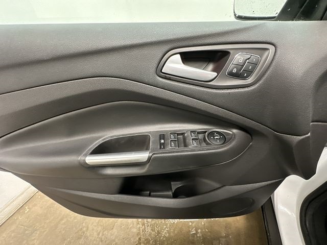 Thumbnail: 2013 Ford Escape - 18