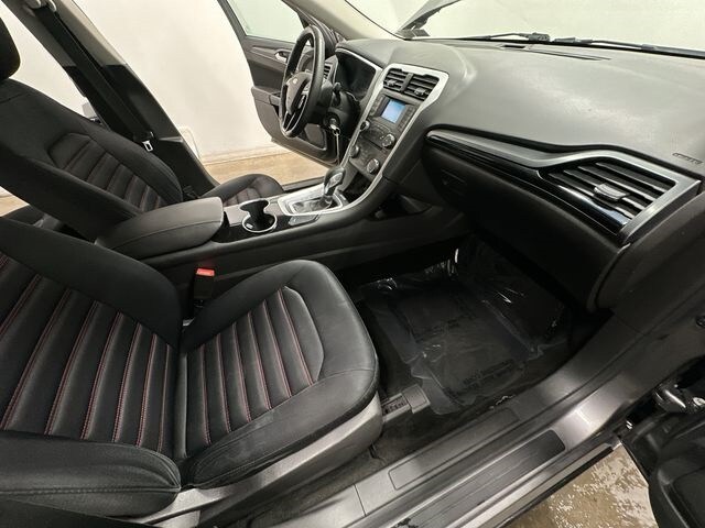 Thumbnail: 2014 Ford Fusion - 17