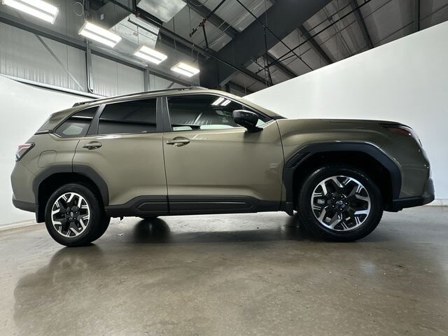 2025 Subaru Forester Premium Base photo 3