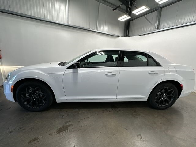 Used 2021 Chrysler 300 Touring with VIN 2C3CCARGXMH609483 for sale in Moon Township, PA