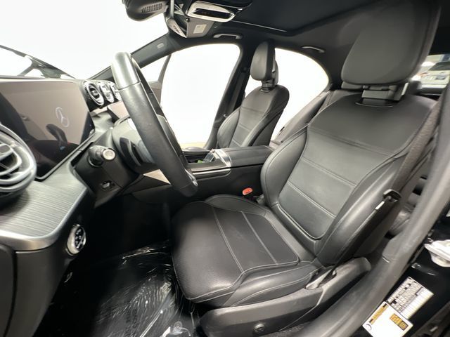 Thumbnail: 2022 Mercedes-Benz C-Class - 17