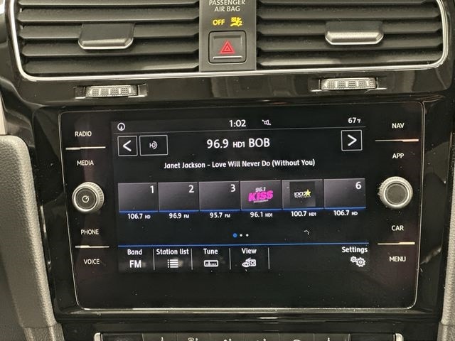 Thumbnail: 2018 Volkswagen e-Golf - 12