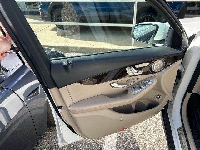 Thumbnail: 2018 Mercedes-Benz GLC - 17