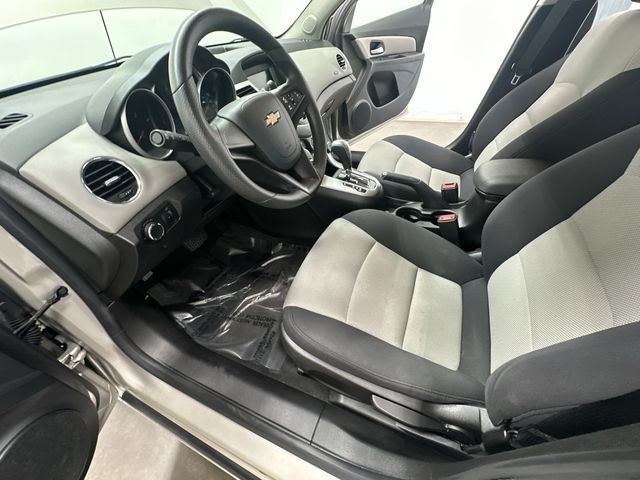 Thumbnail: 2013 Chevrolet Cruze - 11
