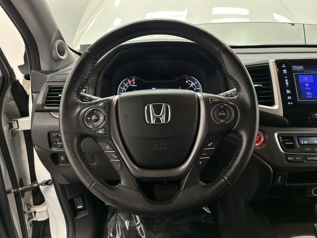 Thumbnail: 2017 Honda Pilot - 8