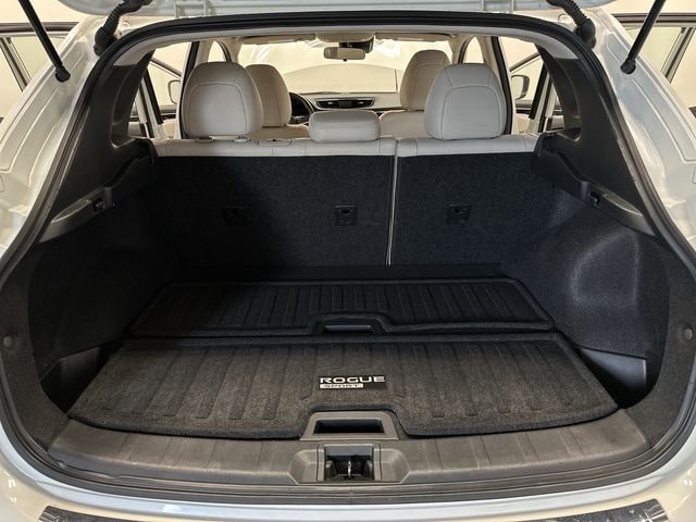 Thumbnail: 2018 Nissan Rogue Sport - 25