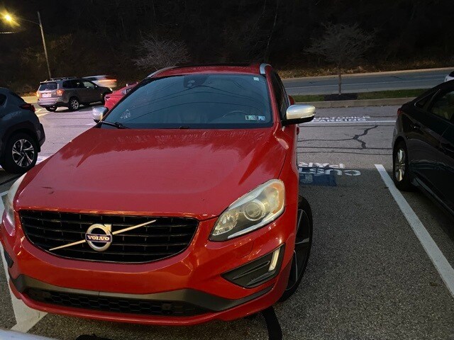 2016 Volvo XC60 R-Design Premier photo 3