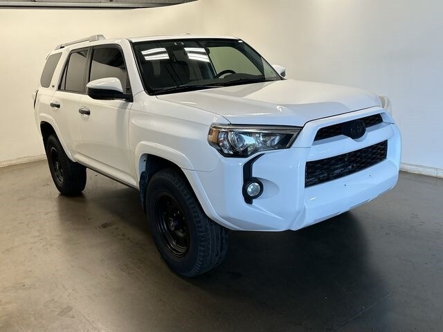 Thumbnail: 2015 Toyota 4Runner - 28