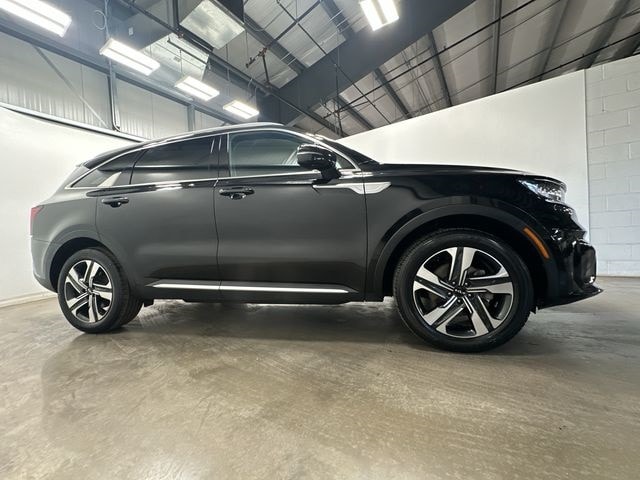 Thumbnail: 2023 Kia Sorento - 3