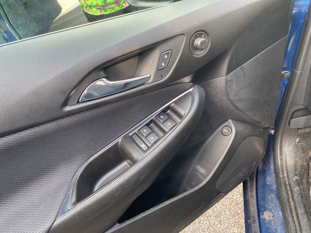 Thumbnail: 2019 Chevrolet Cruze - 21