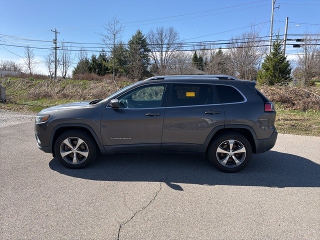 Thumbnail: 2019 Jeep Cherokee - 15