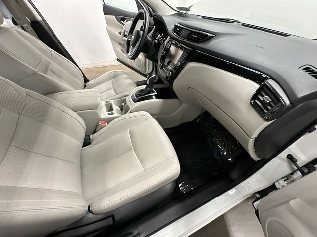 Thumbnail: 2018 Nissan Rogue Sport - 21