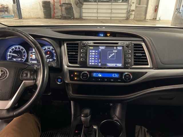 Thumbnail: 2015 Toyota Highlander - 22