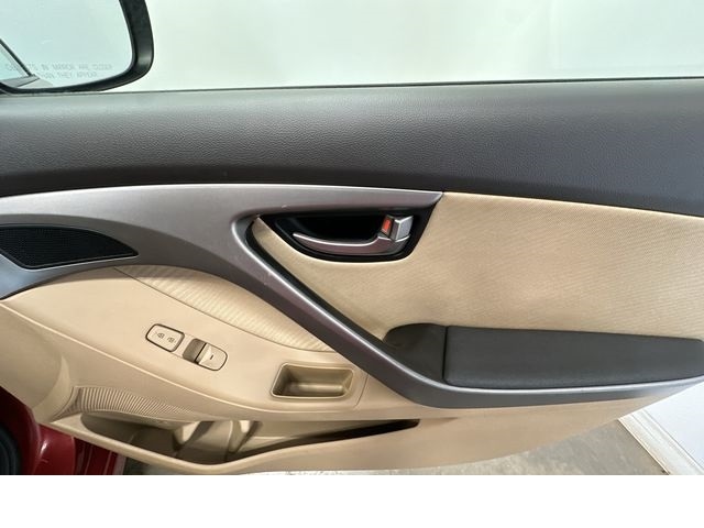 Thumbnail: 2012 Hyundai Elantra - 19