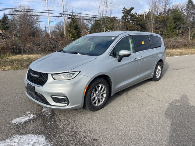 2023 Chrysler Pacifica Touring L's photo