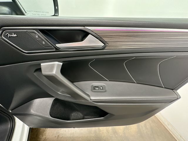 Thumbnail: 2022 Volkswagen Tiguan - 25