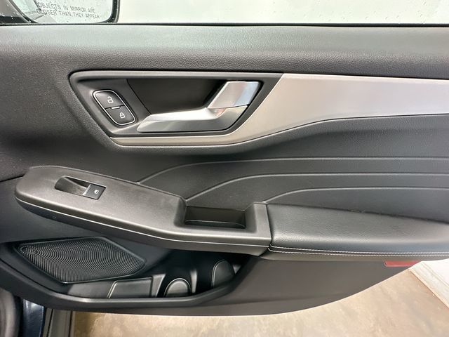 Thumbnail: 2021 Ford Escape - 22