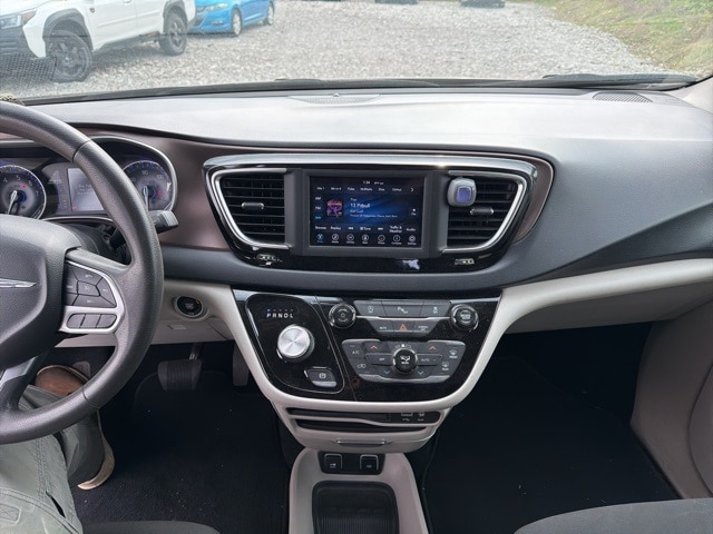 Thumbnail: 2018 Chrysler Pacifica - 22