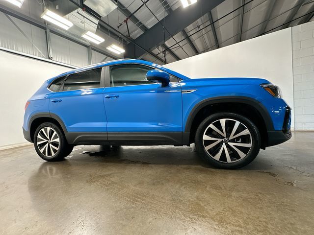 Thumbnail: 2023 Volkswagen Taos - 3