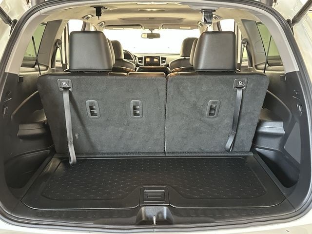 Thumbnail: 2017 Honda Pilot - 25