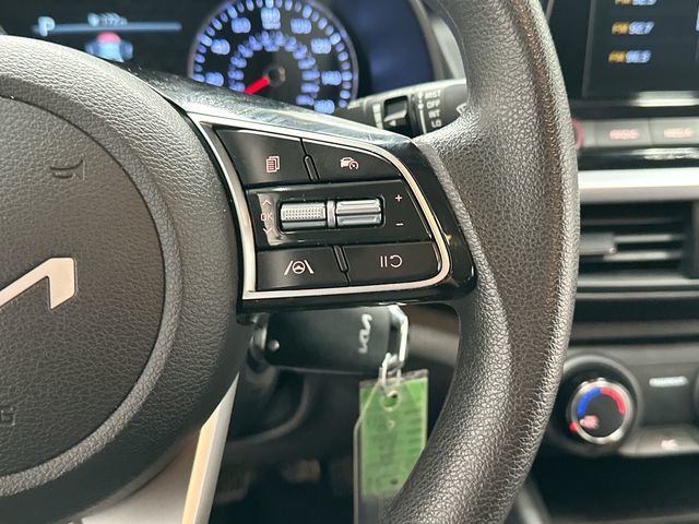 Thumbnail: 2022 Kia Forte - 9