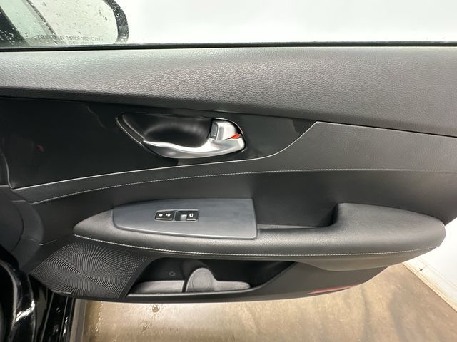 Thumbnail: 2020 Kia Forte - 23