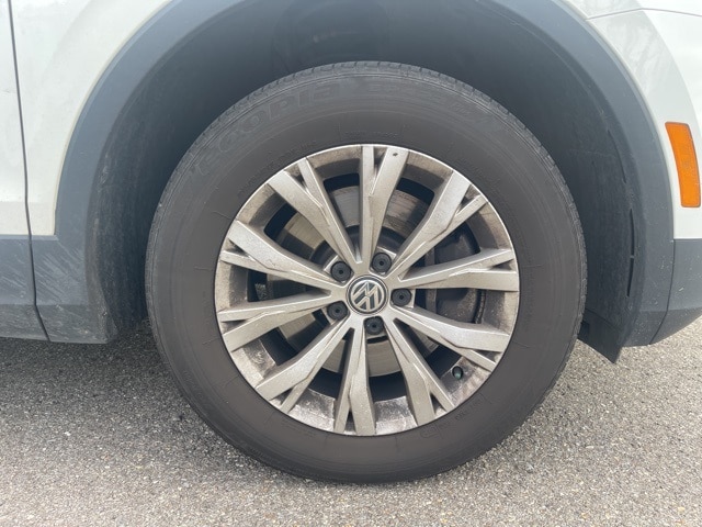 Thumbnail: 2018 Volkswagen Tiguan - 4