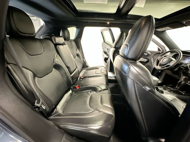 Thumbnail: 2021 Jeep Cherokee - 25