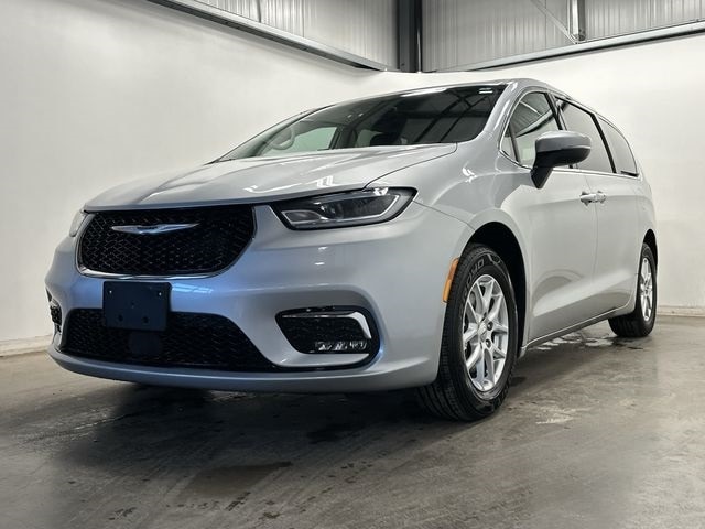 Thumbnail: 2023 Chrysler Pacifica - 32