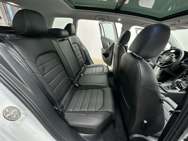 Thumbnail: 2018 Volkswagen e-Golf - 26