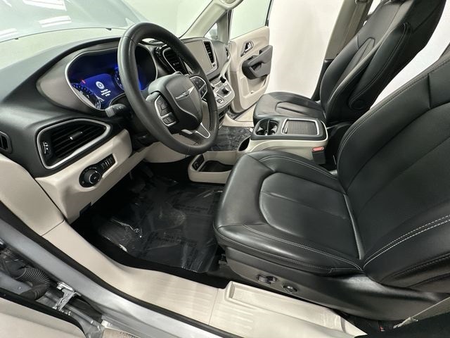 Thumbnail: 2023 Chrysler Pacifica - 16