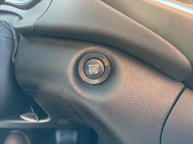 Thumbnail: 2019 Jeep Cherokee - 24