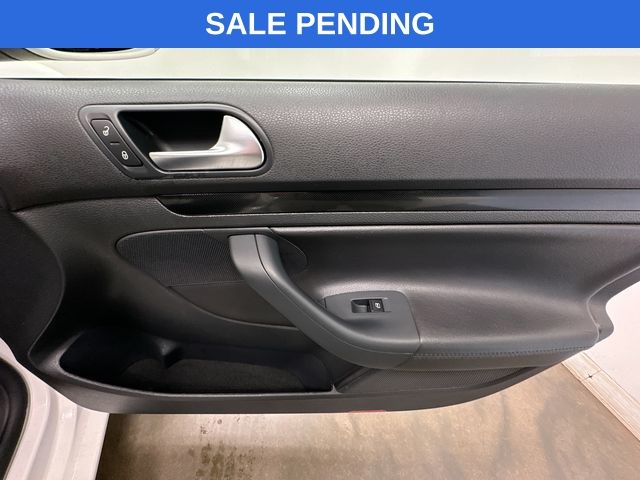 Thumbnail: 2012 Volkswagen Jetta - 21