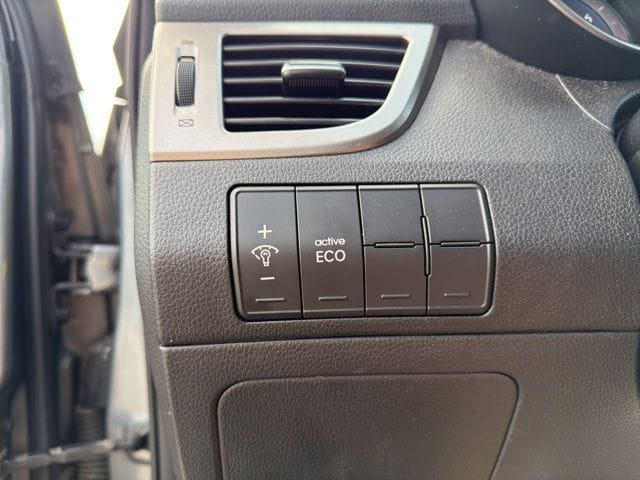 Thumbnail: 2016 Hyundai Elantra - 22