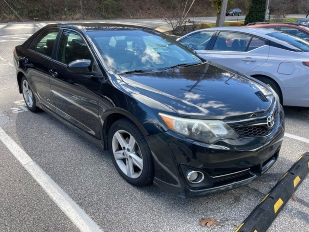 Used 2012 Toyota Camry SE Sedan