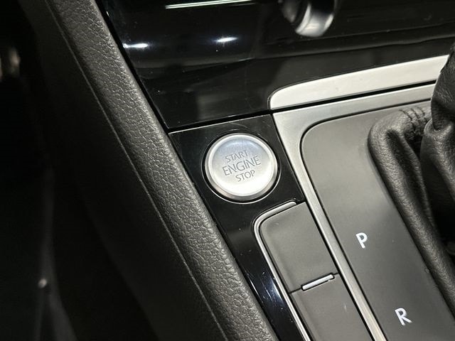 Thumbnail: 2018 Volkswagen e-Golf - 11